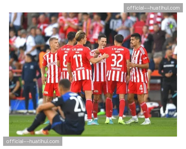 战术复盘:RB莱比锡3-0大胜柏林联,剖析罗泽的4-2-2-2如何锁死对手反击。 战术复盘:RB莱比锡3-0大胜柏林联,剖析罗泽的4-2-2-2如何锁死对手反击。