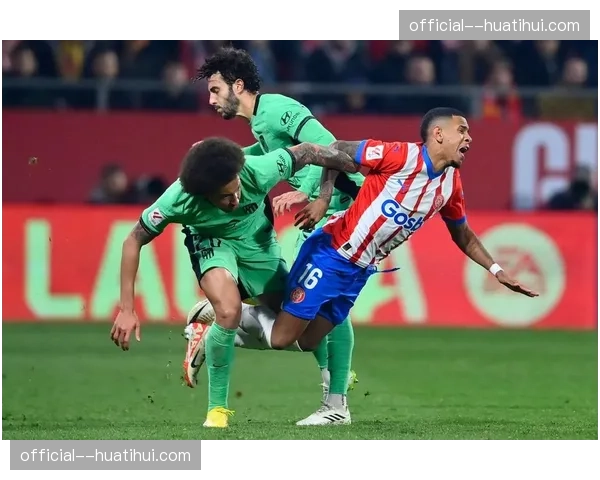 西甲争冠形势分析:皇马、巴萨、赫罗纳三强最后冲刺 西甲争冠形势分析:皇马、巴萨、赫罗纳三强最后冲刺